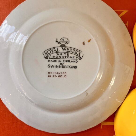 Vintage Tea for Two Hamper Set -Teapot, Teacups & Saucers, Cream & Sugar, Plates - Picture 7 of 11